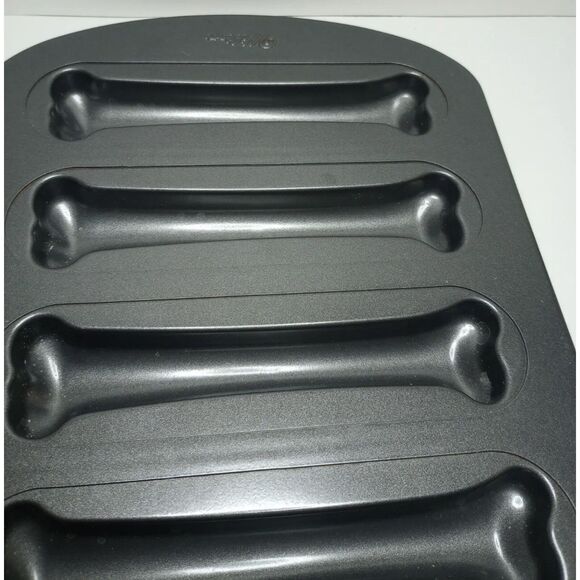 Wilton Halloween Bones Cake Muffin Baking Pan Also Great For Dog Treat Molds - Picture 2 of 7